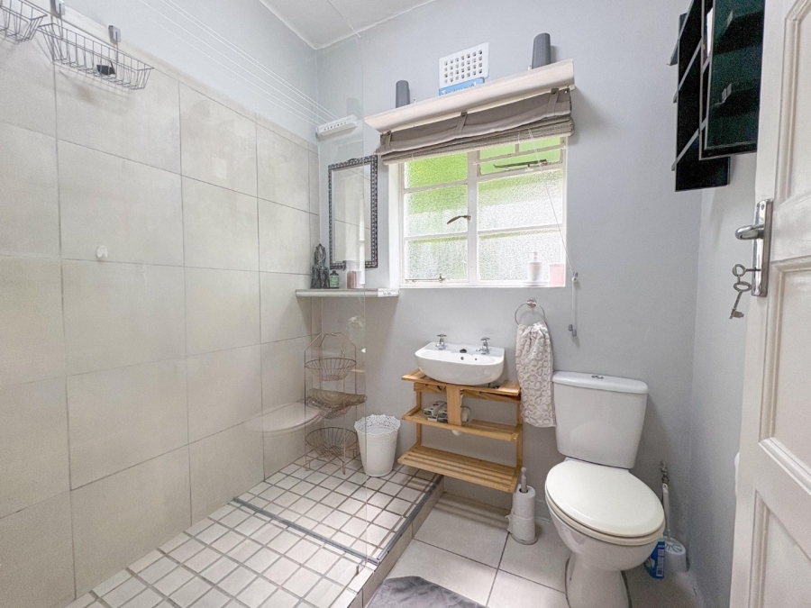 1 Bedroom Property for Sale in Vredehoek Western Cape